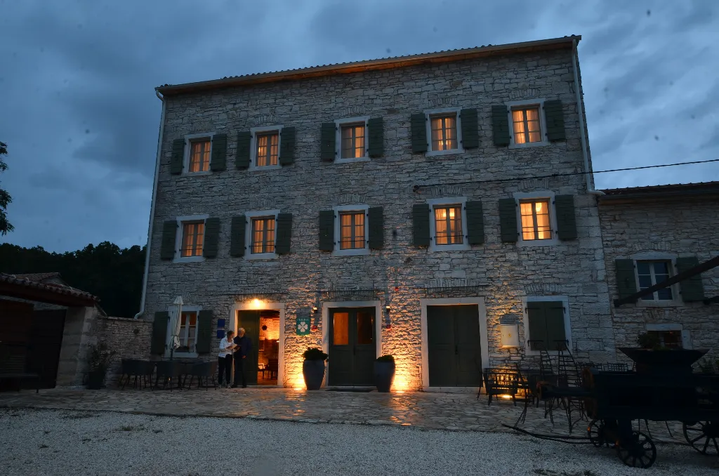 Room in Golaš for up to 3 guests with shared pool