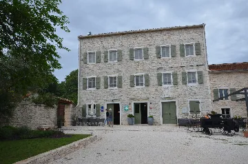 Room in Golaš for up to 3 guests with shared pool