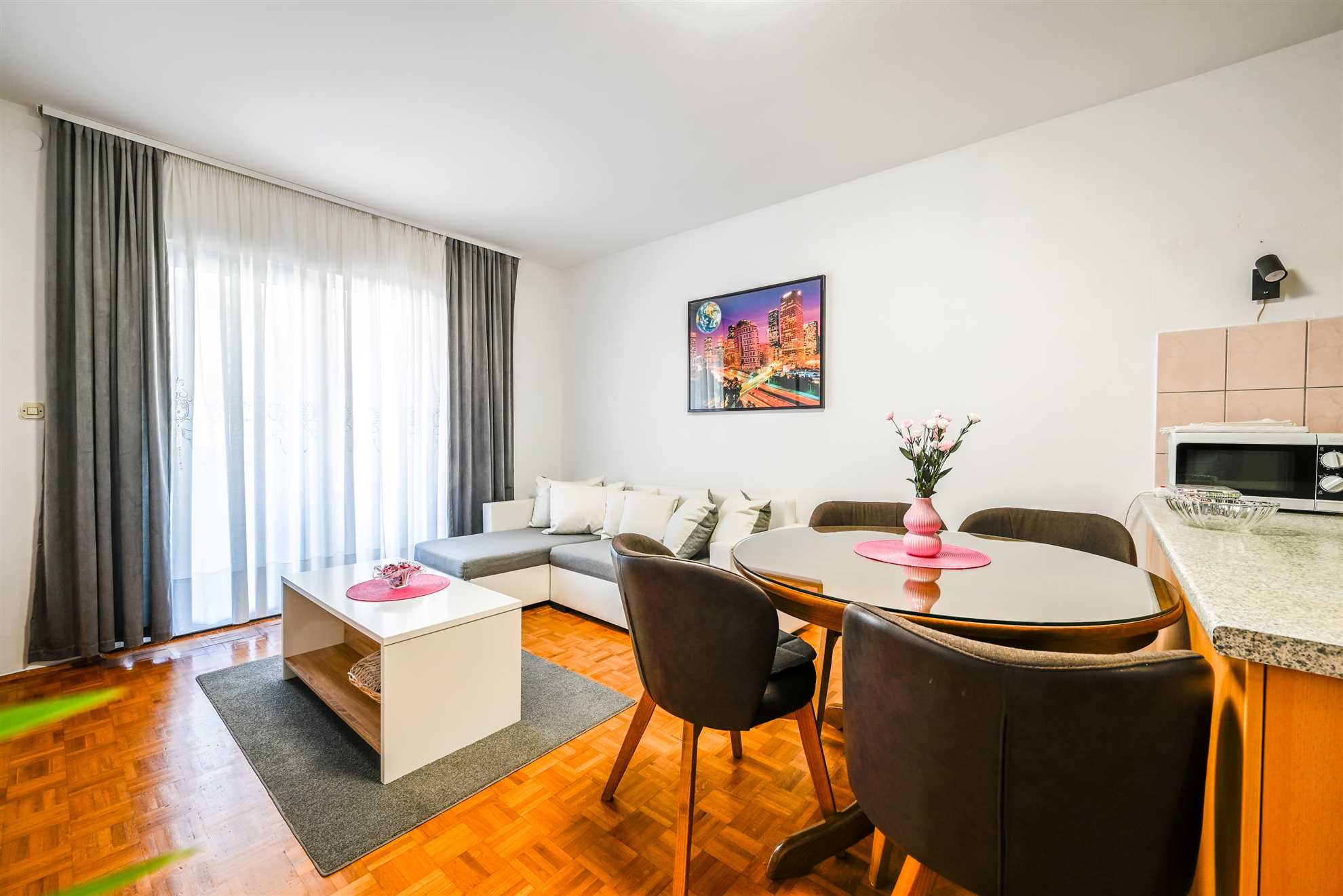 Ita Apartment 1 with private parking