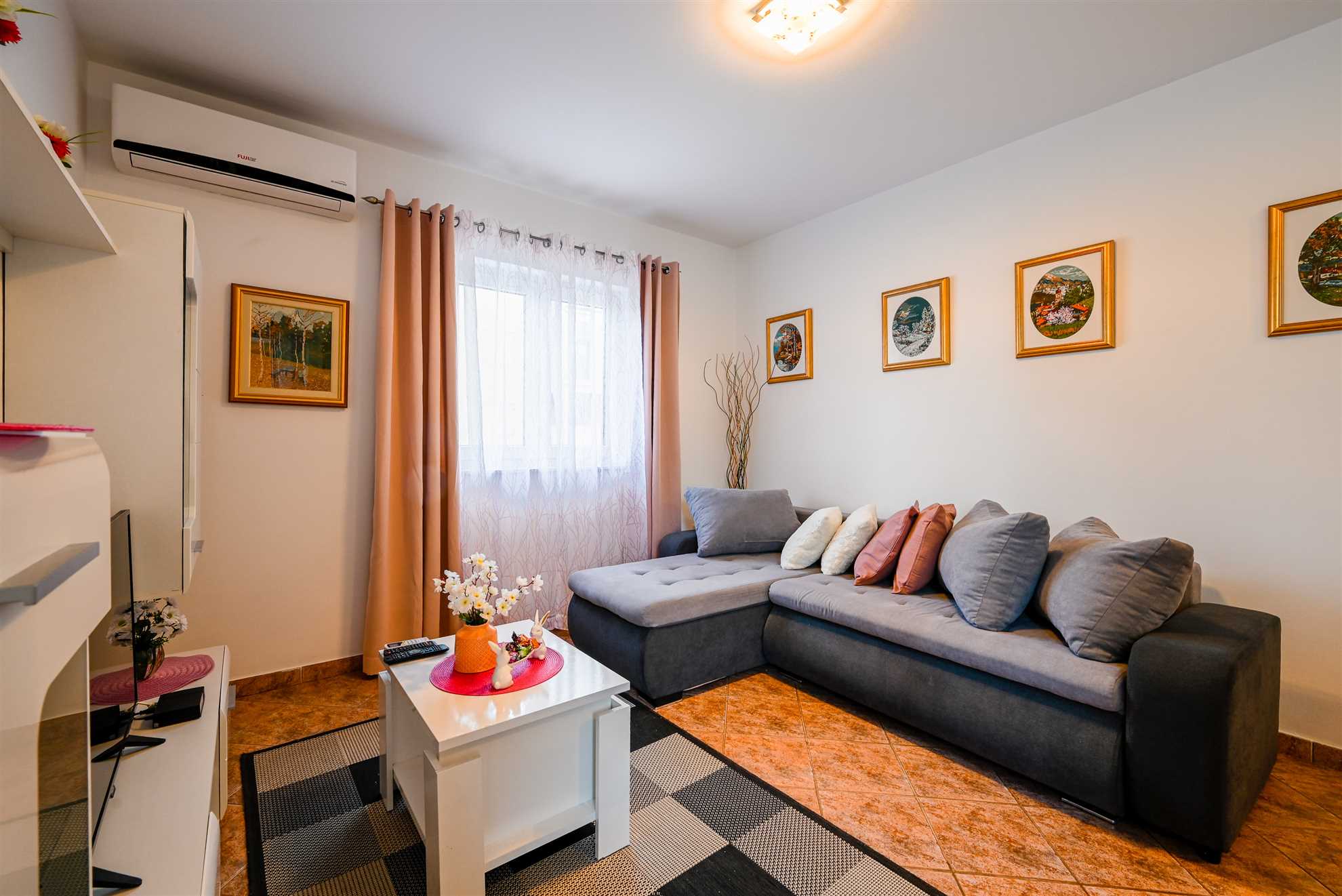 Ita Apartment 2 with private parking