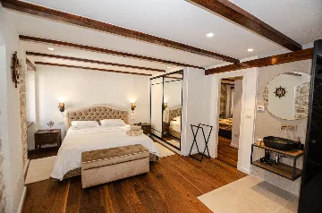 Rovinj 2-Bedroom Apartment for 4 Guests