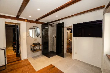 Rovinj 2-Bedroom Apartment for 4 Guests