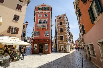 Rovinj 2-Bedroom Apartment for 4 Guests