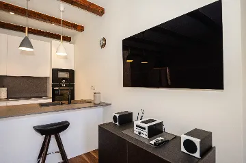 Rovinj 2-Bedroom Apartment for 4 Guests