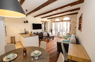 Rovinj 2-Bedroom Apartment for 4 Guests
