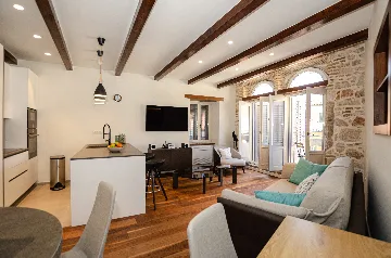 Rovinj 2-Bedroom Apartment for 4 Guests