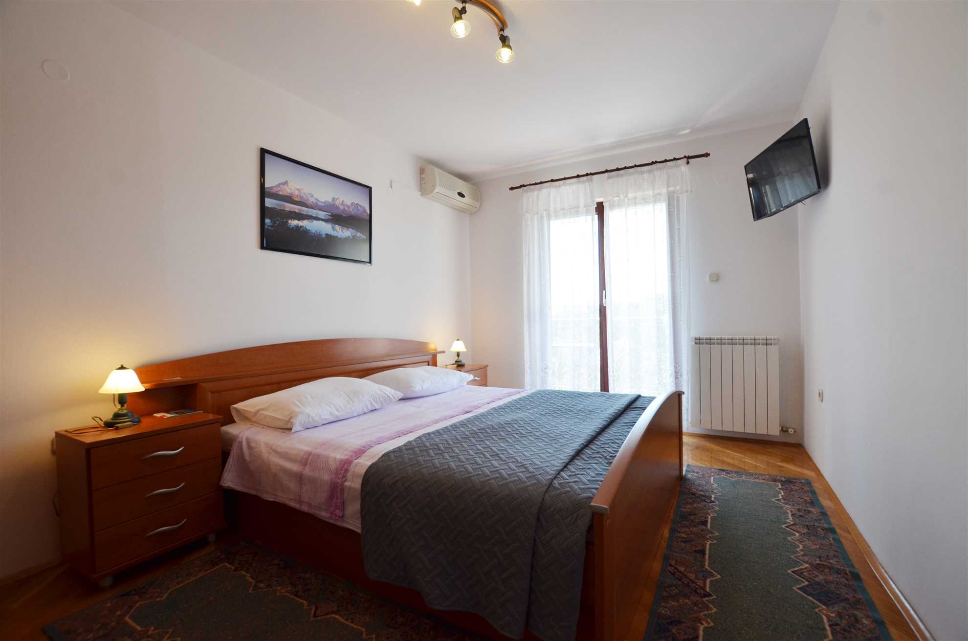 Jella Room 1 with parking
