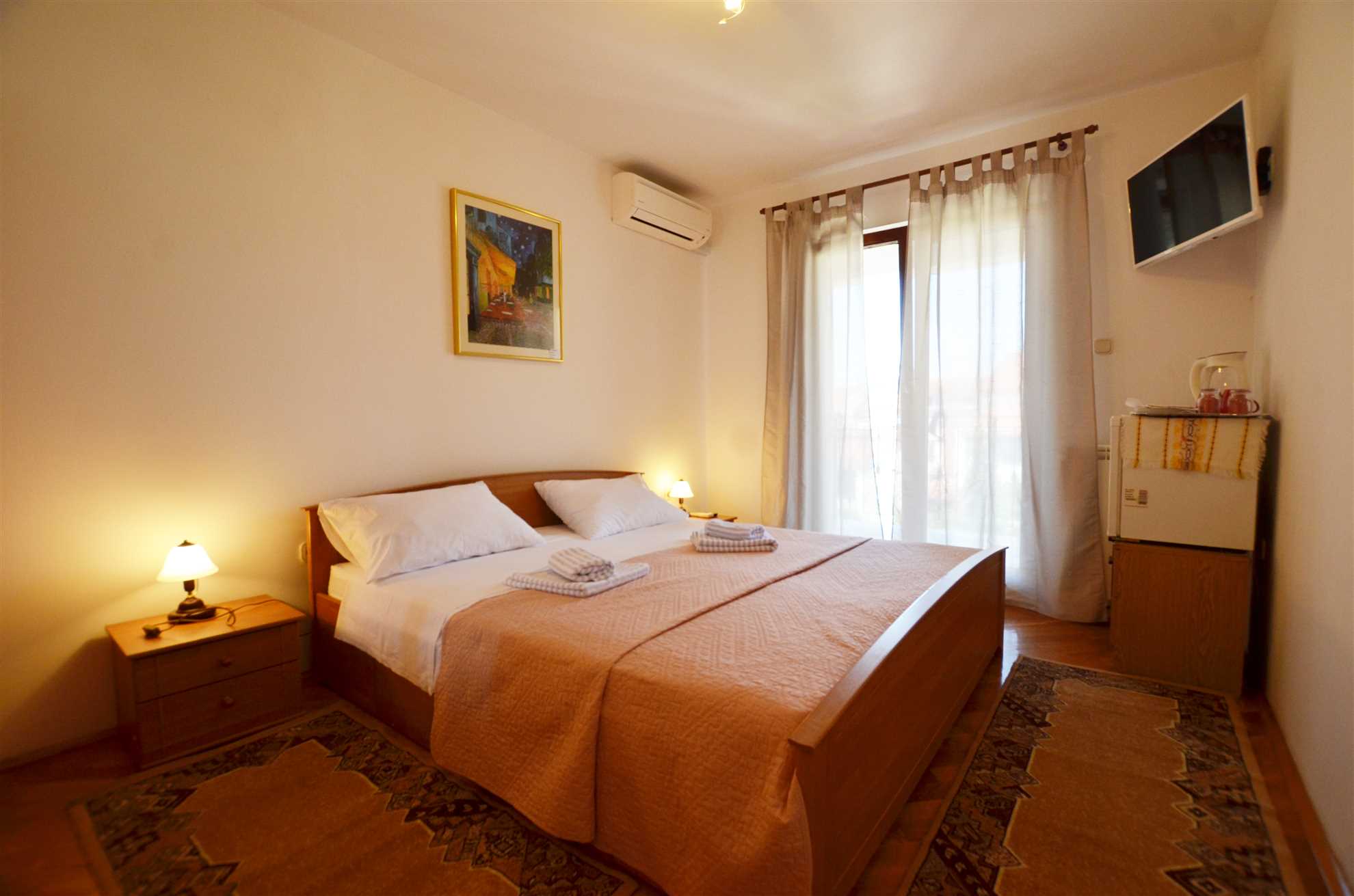 Jella Room 2 with parking