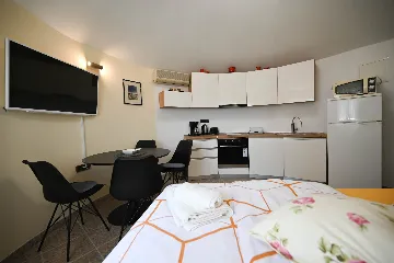 1-Bedroom Apartment in Žminj for Up to 3