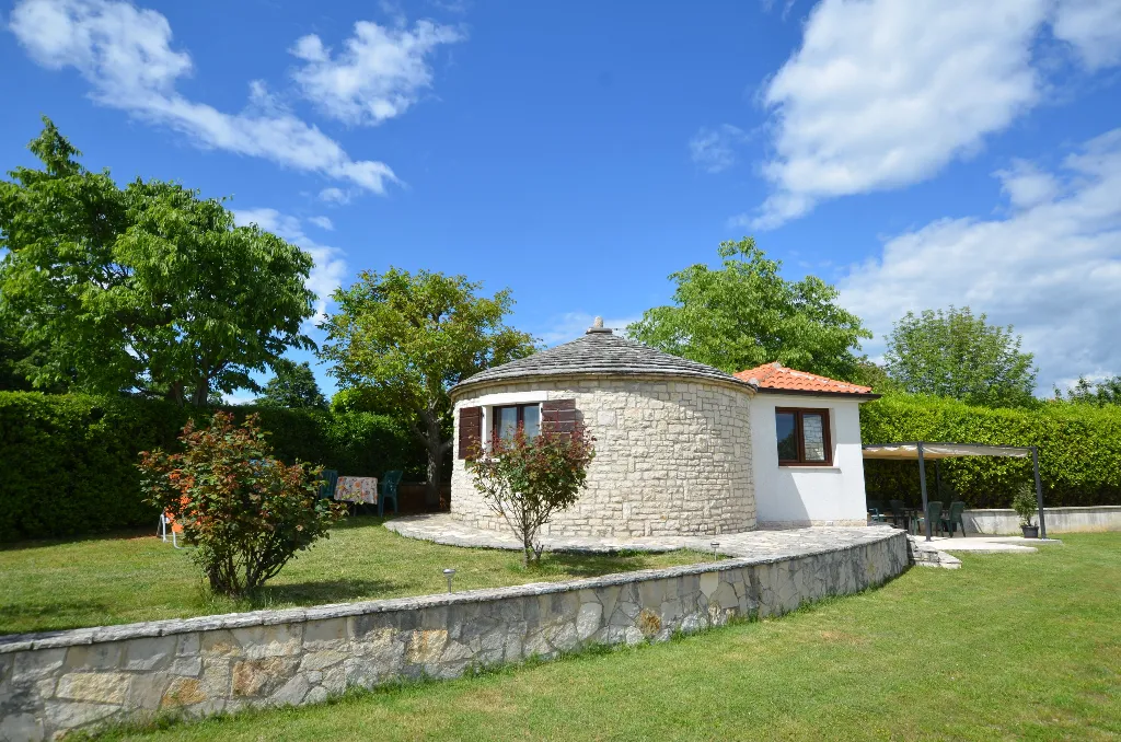 1-Bedroom Apartment in Žminj for Up to 3