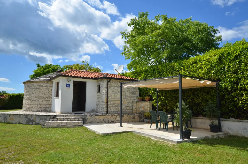 1-Bedroom Apartment in Žminj for Up to 3