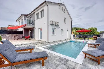 4-Bedroom Villa in Rovinj for Up to 8 Guests