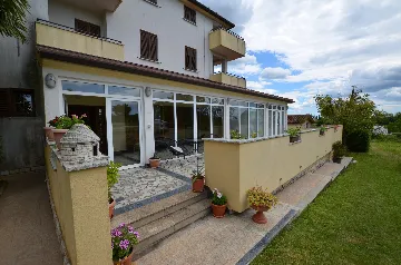 3-Bedroom Apartment in Žminj for Up to 6