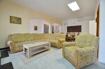 3-Bedroom Apartment in Žminj for Up to 6