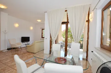 Rovinj 2-Bedroom Apartment for Up to 4 Guests