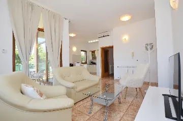 Rovinj 2-Bedroom Apartment for Up to 4 Guests