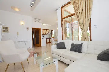 Rovinj 2-Bedroom Apartment for 4 Guests