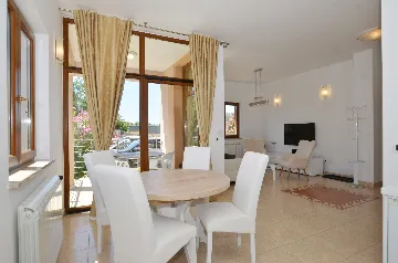 Rovinj 2-Bedroom Apartment for 4 Guests