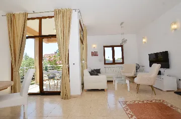 Rovinj 2-Bedroom Apartment for 4 Guests