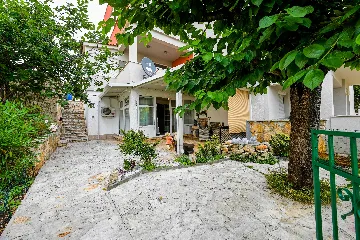 Two-Bedroom Apartment in Rovinj for Up to 5