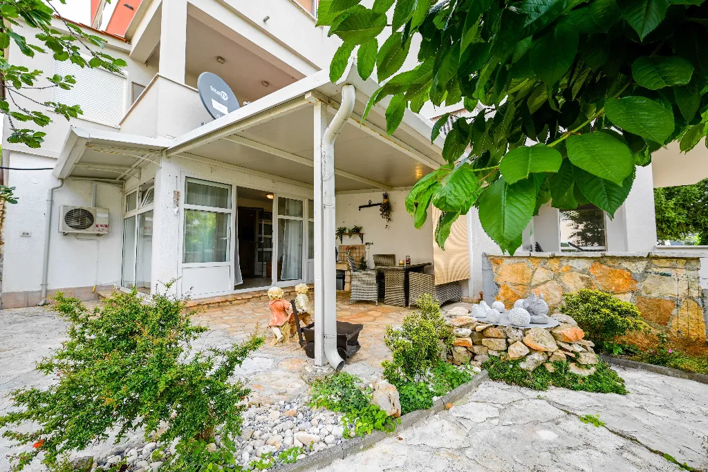 Two-Bedroom Apartment in Rovinj for Up to 5