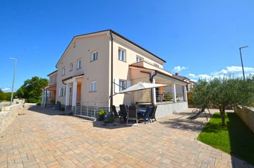 2-Bedroom Apartment in Bale for Up to 4 Guests