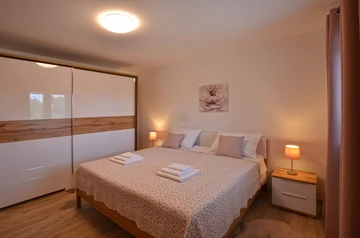 Holiday House in Bale for Up to 6 Guests