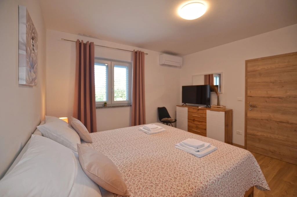 Holiday House in Bale for Up to 6 Guests