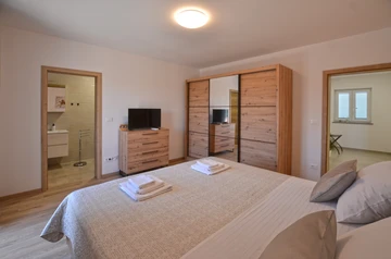 Holiday House in Bale for Up to 6 Guests