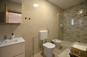 Holiday House in Bale for Up to 6 Guests