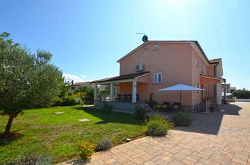 Holiday House in Bale for Up to 6 Guests