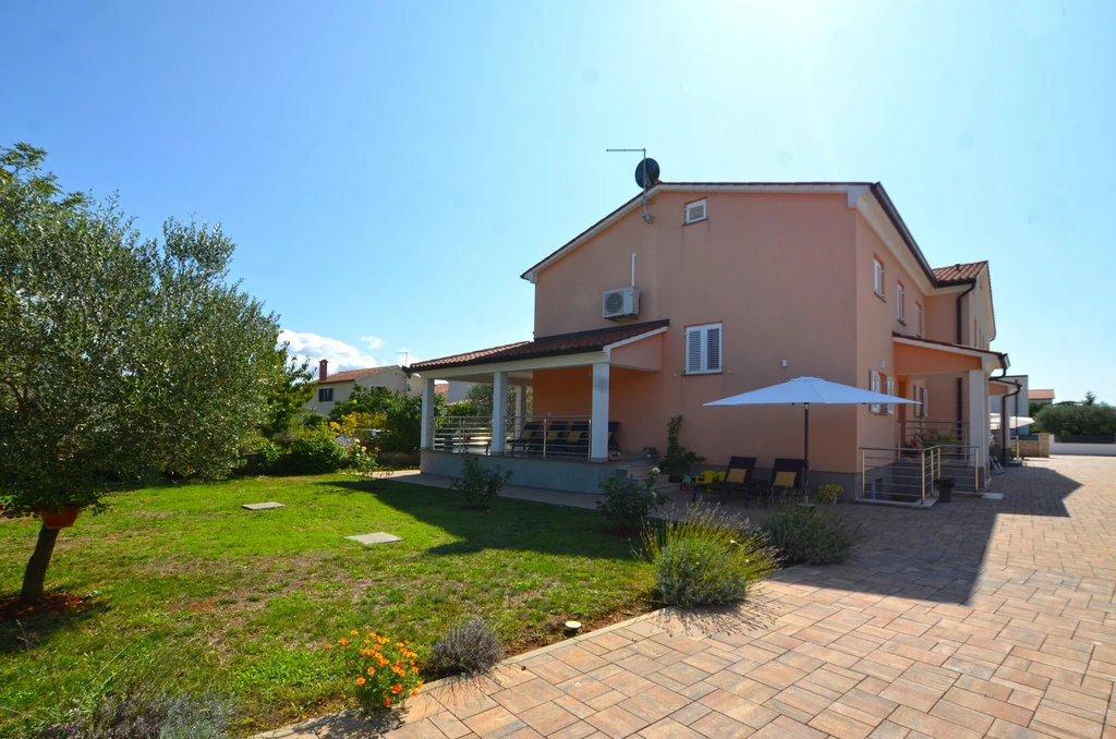 Holiday House in Bale for Up to 6 Guests