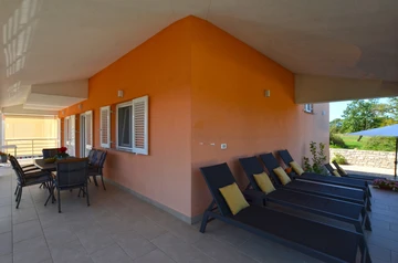 Holiday House in Bale for Up to 6 Guests