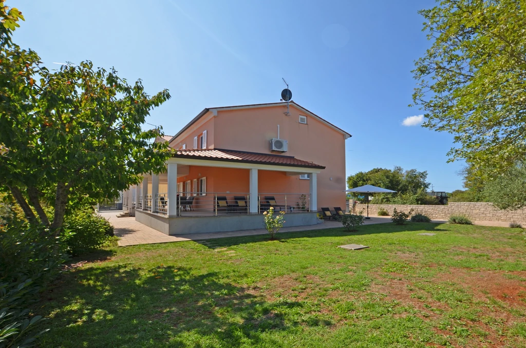 Holiday House in Bale for Up to 6 Guests