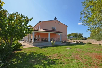 Holiday House in Bale for Up to 6 Guests