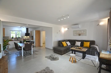 Holiday House in Bale for Up to 6 Guests