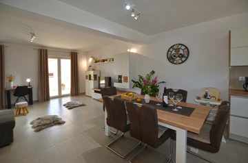 Holiday House in Bale for Up to 6 Guests