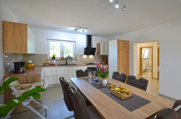 Holiday House in Bale for Up to 6 Guests