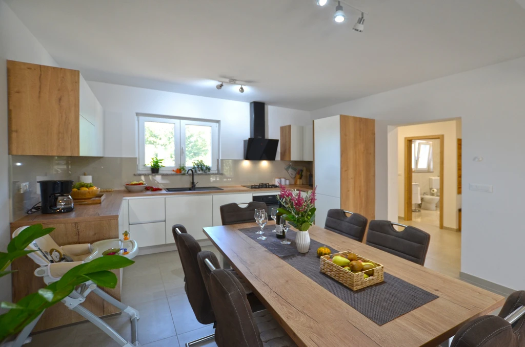 Holiday House in Bale for Up to 6 Guests