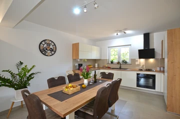 Holiday House in Bale for Up to 6 Guests