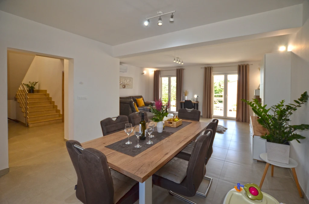 Holiday House in Bale for Up to 6 Guests