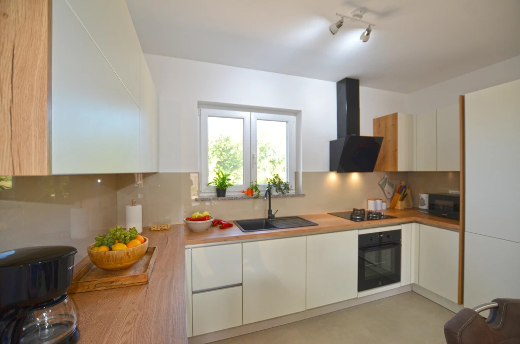 Holiday House in Bale for Up to 6 Guests