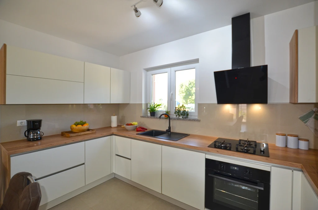 Holiday House in Bale for Up to 6 Guests