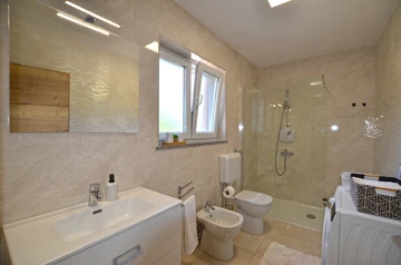 Holiday House in Bale for Up to 6 Guests