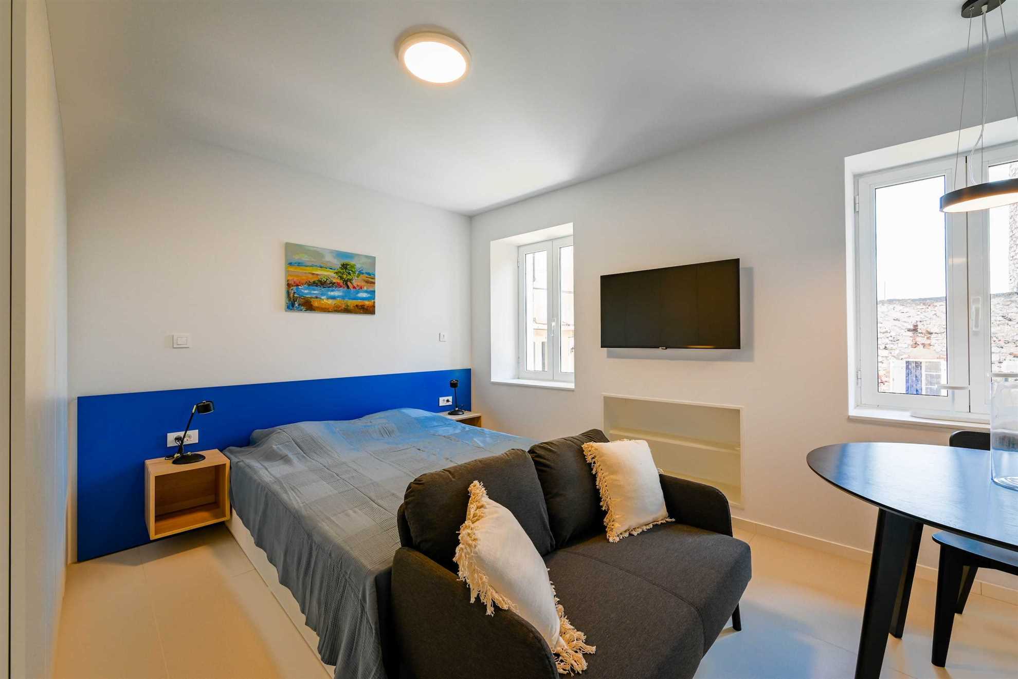 House Grisia 33 Blue One