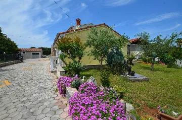 Rovinj 2-Bedroom Apartment with Shared Terrace