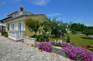 Rovinj 2-Bedroom Apartment with Shared Terrace