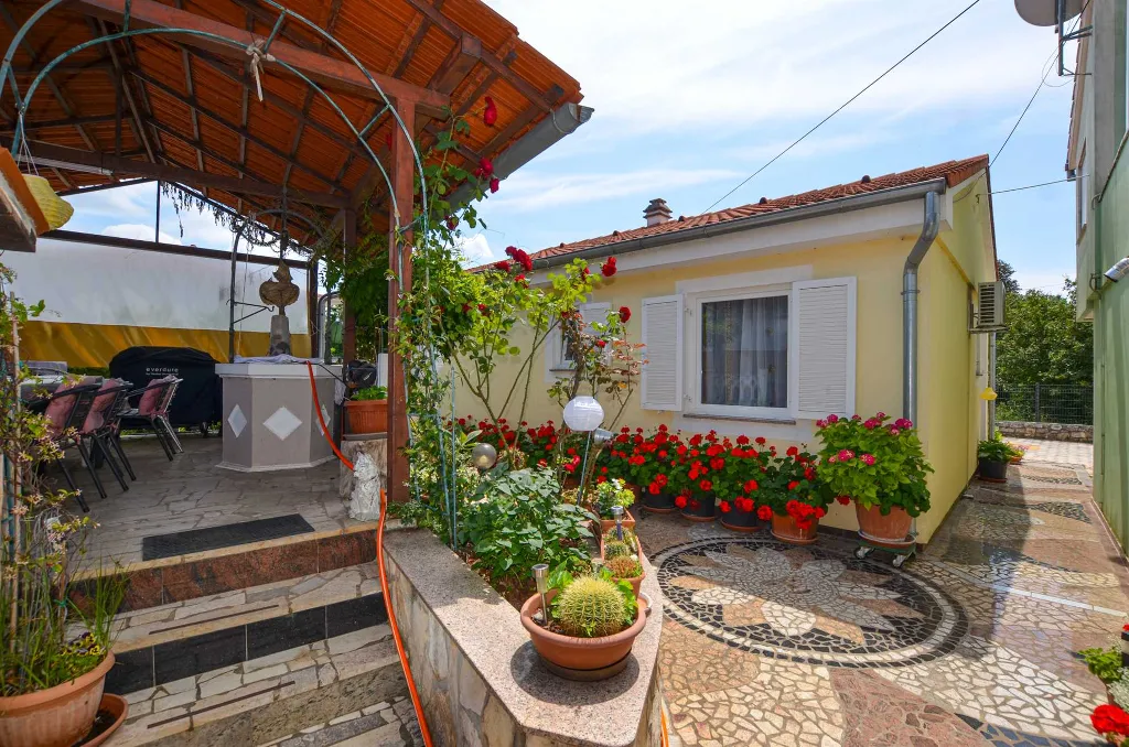 Rovinj 2-Bedroom Apartment with Shared Terrace