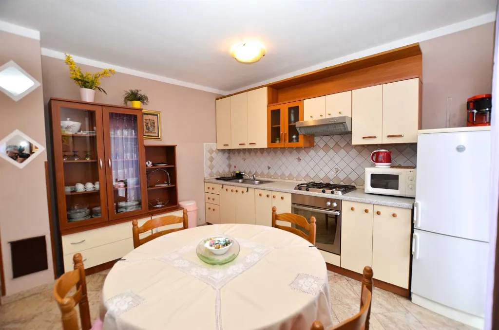 Rovinj 2-Bedroom Apartment with Shared Terrace
