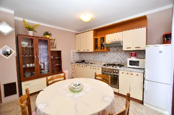 Rovinj 2-Bedroom Apartment with Shared Terrace